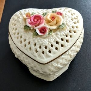 Ceramic trinket box